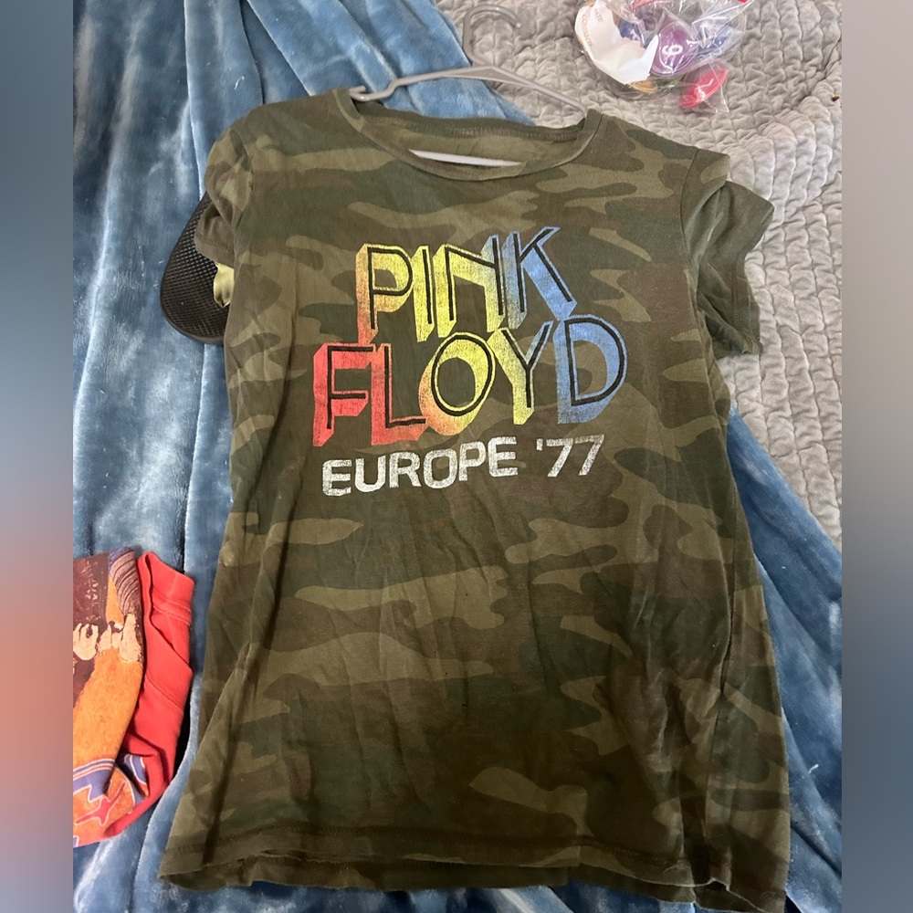 Size small Pink Floyd band tee